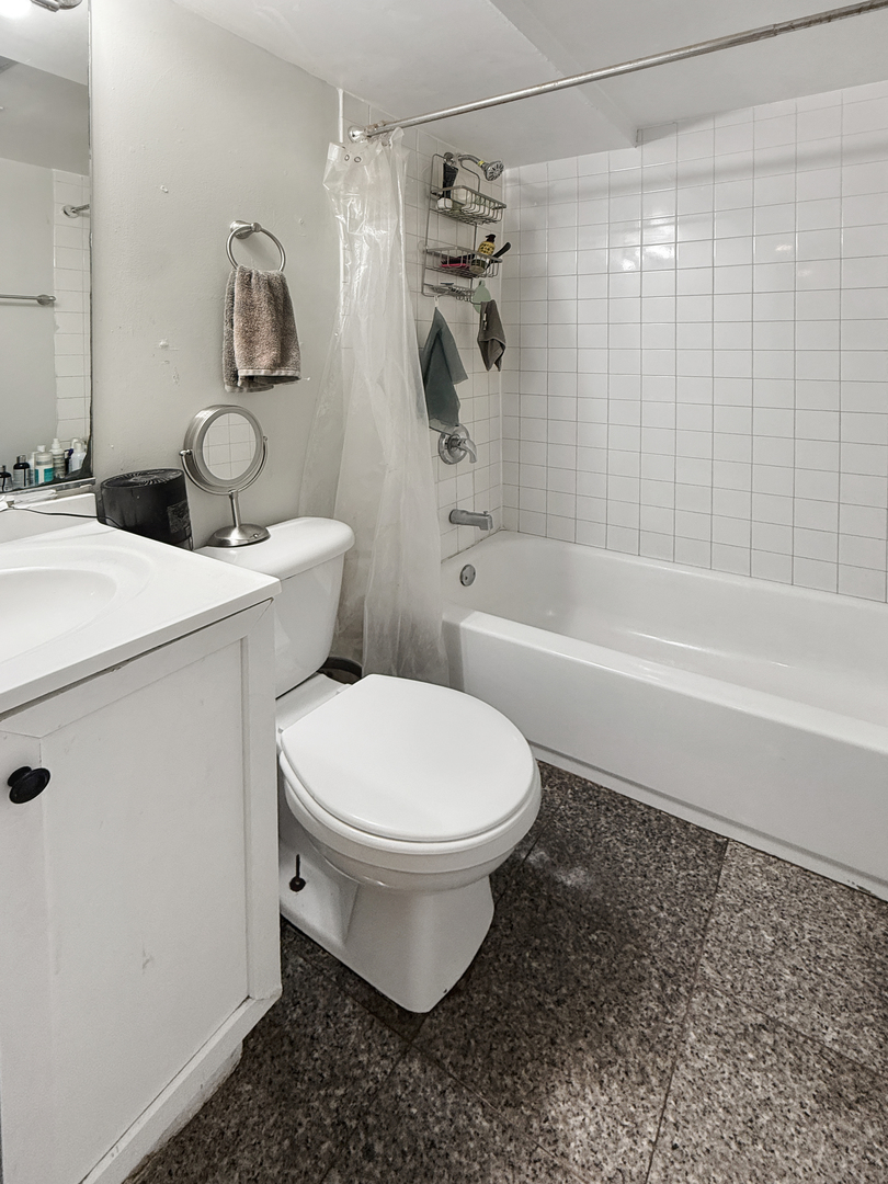 1513 West Addison Street Chicago, IL 60613 - Photo 25 of 33