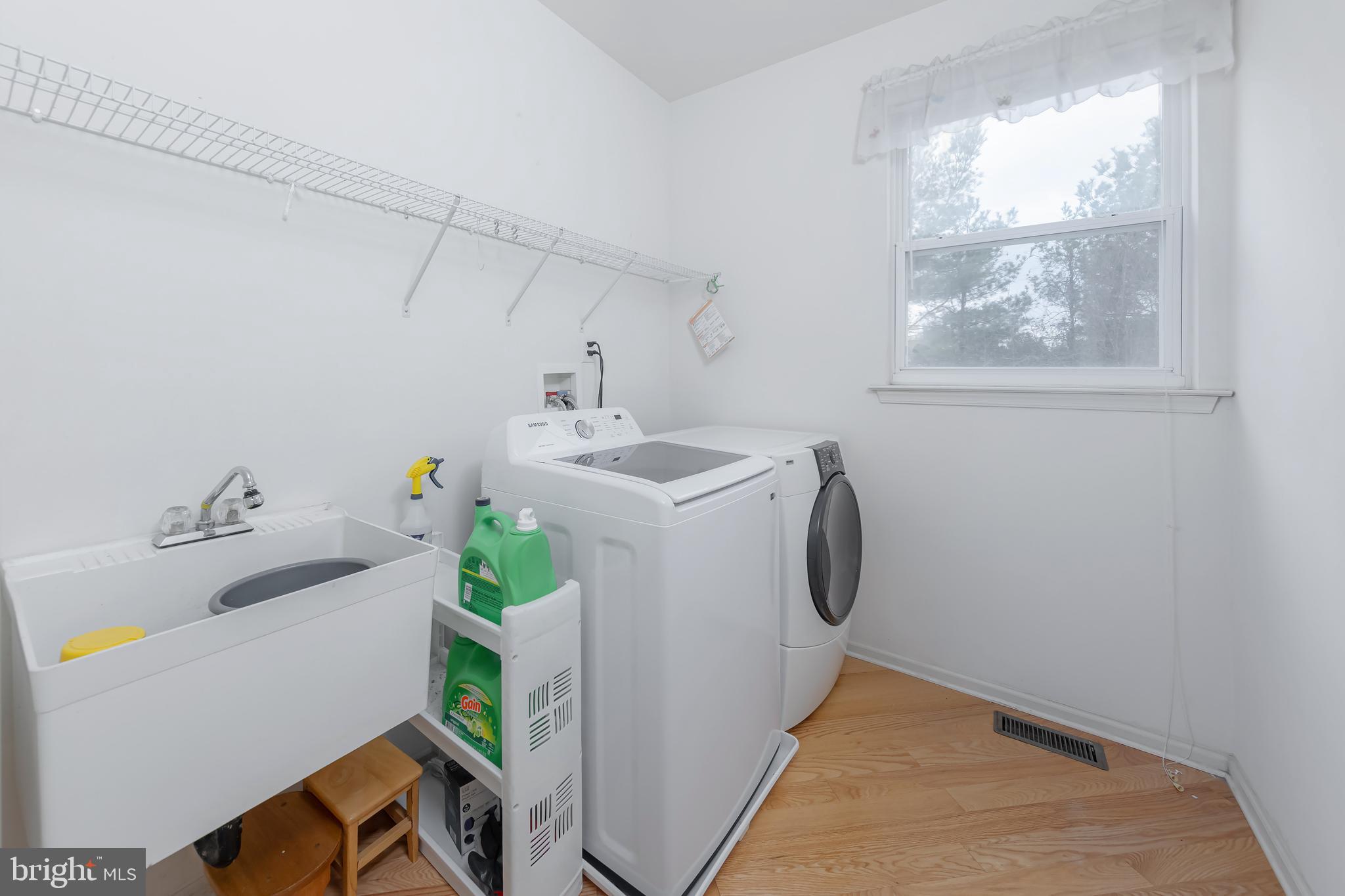 316 Pickwick Drive Williamstown, NJ 08094 - Photo 15 of 44 a utility room with dryer and washer