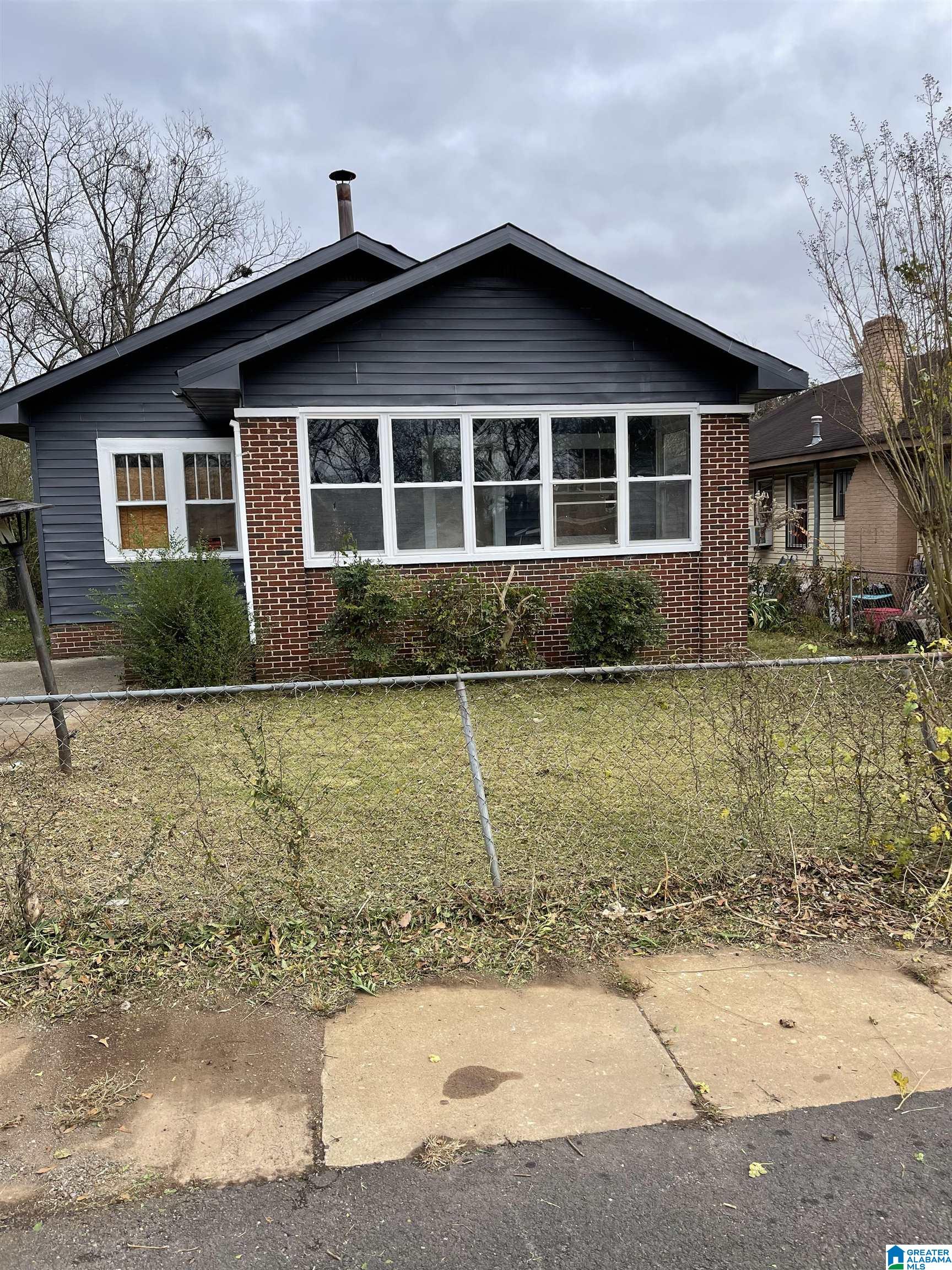827 29th Street Southwest Birmingham, AL 35211 - Photo 1 of 20