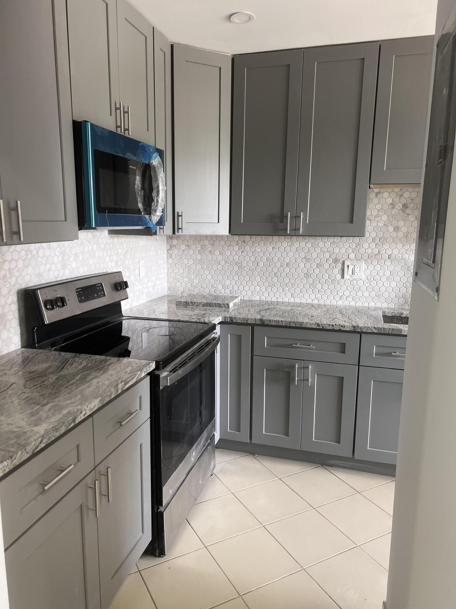 1051 Orange Terrace, Unit 203 Delray Beach, FL 33445 - Photo 3 of 17 IMG_8595