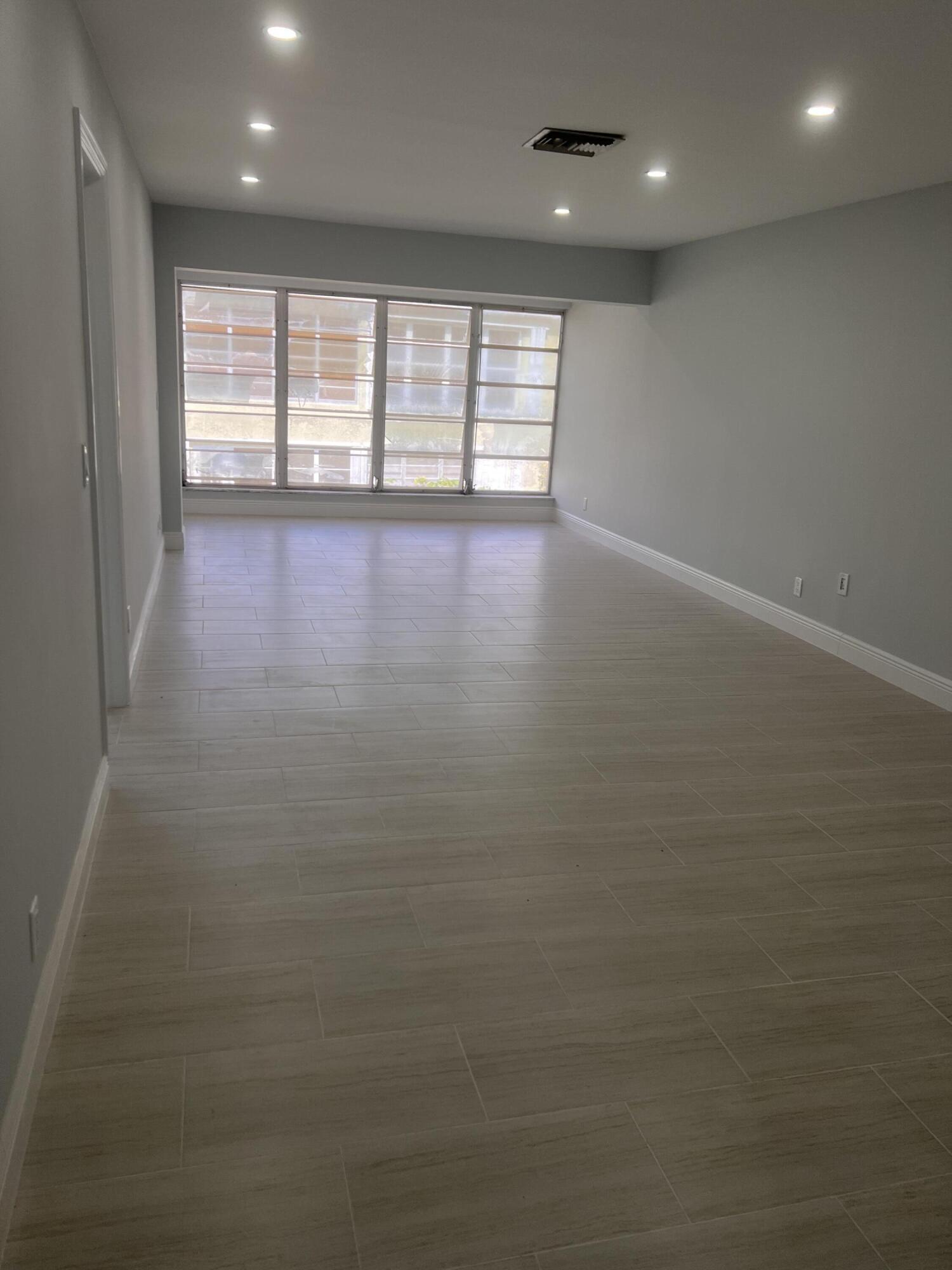 1051 Orange Terrace, Unit 203 Delray Beach, FL 33445 - Photo 7 of 17 IMG_8593