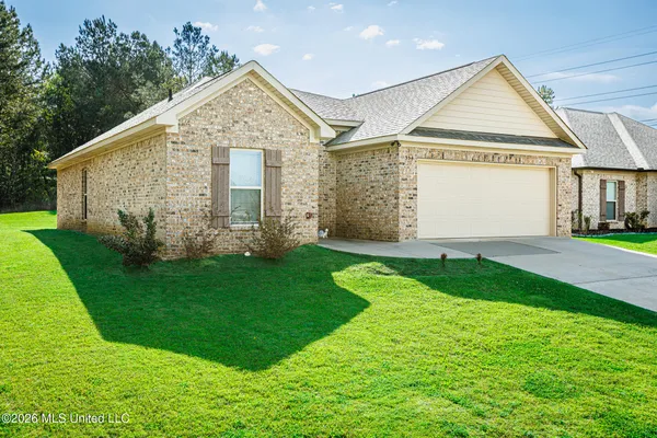 $295,900 | 554 Birchwood Boulevard, Pearl, MS 39208
