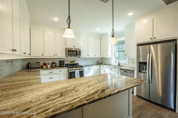 $295,900 | 554 Birchwood Boulevard, Pearl, MS 39208