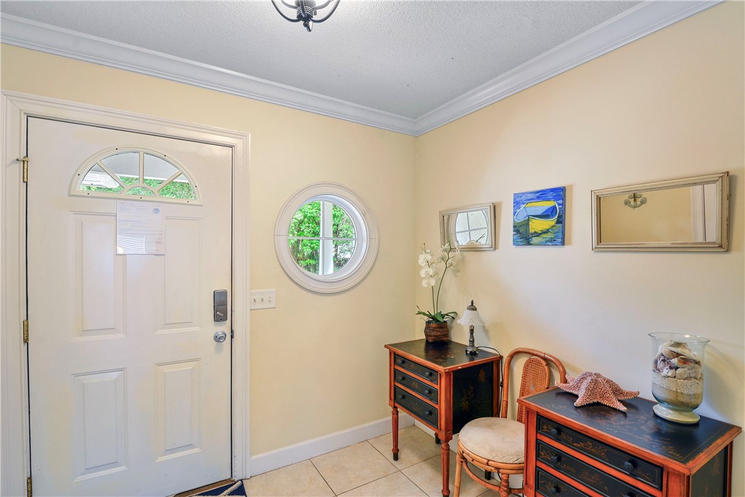 162 Toluca Lane St. Simons Island, GA 31522 - Photo 3 of 26 Foyer