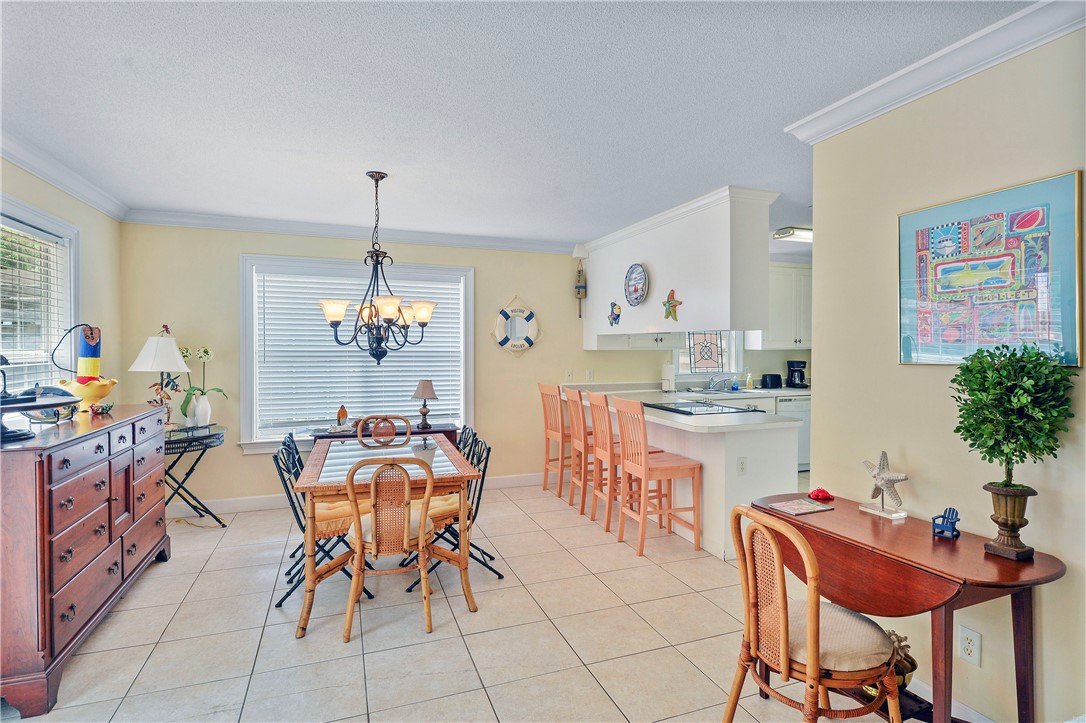 162 Toluca Lane St. Simons Island, GA 31522 - Photo 6 of 26 Dining area