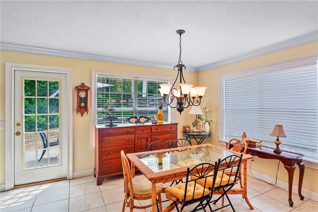 162 Toluca Lane St. Simons Island, GA 31522 - Photo 7 of 26 Dining area