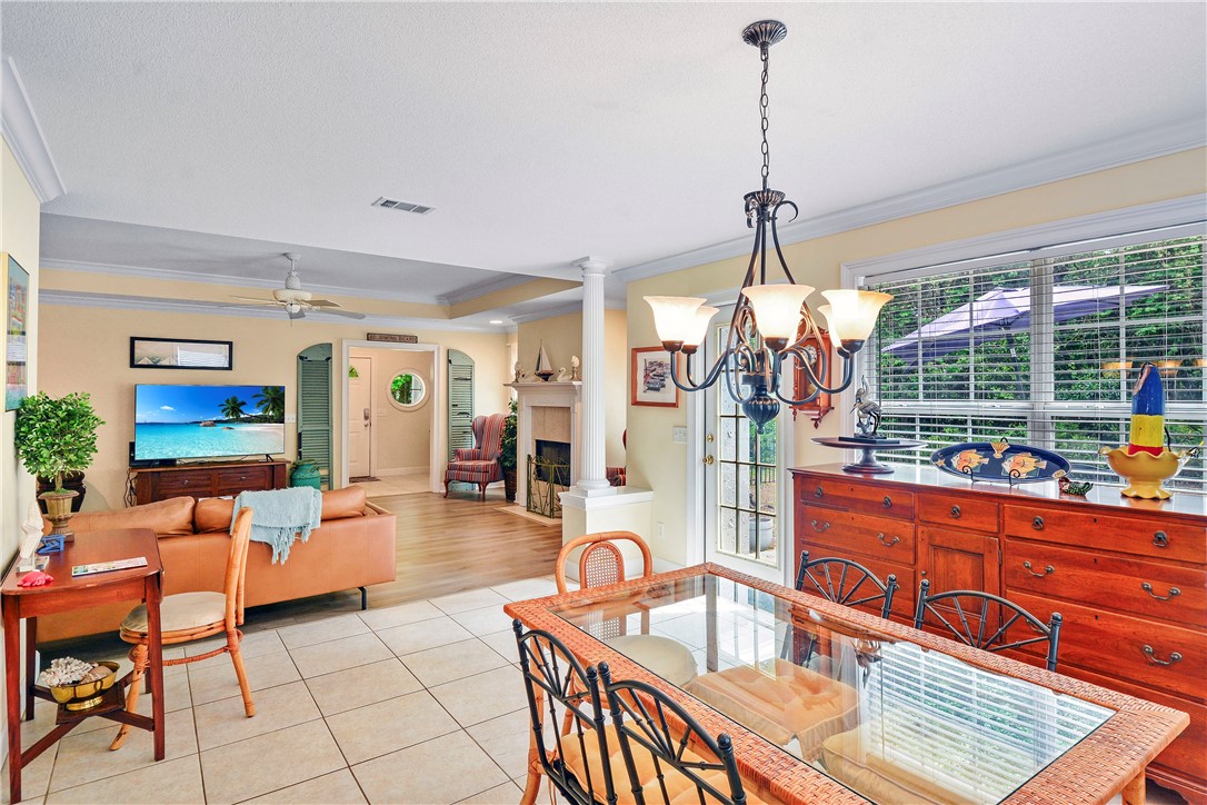 162 Toluca Lane St. Simons Island, GA 31522 - Photo 8 of 26 Dining open to Great room