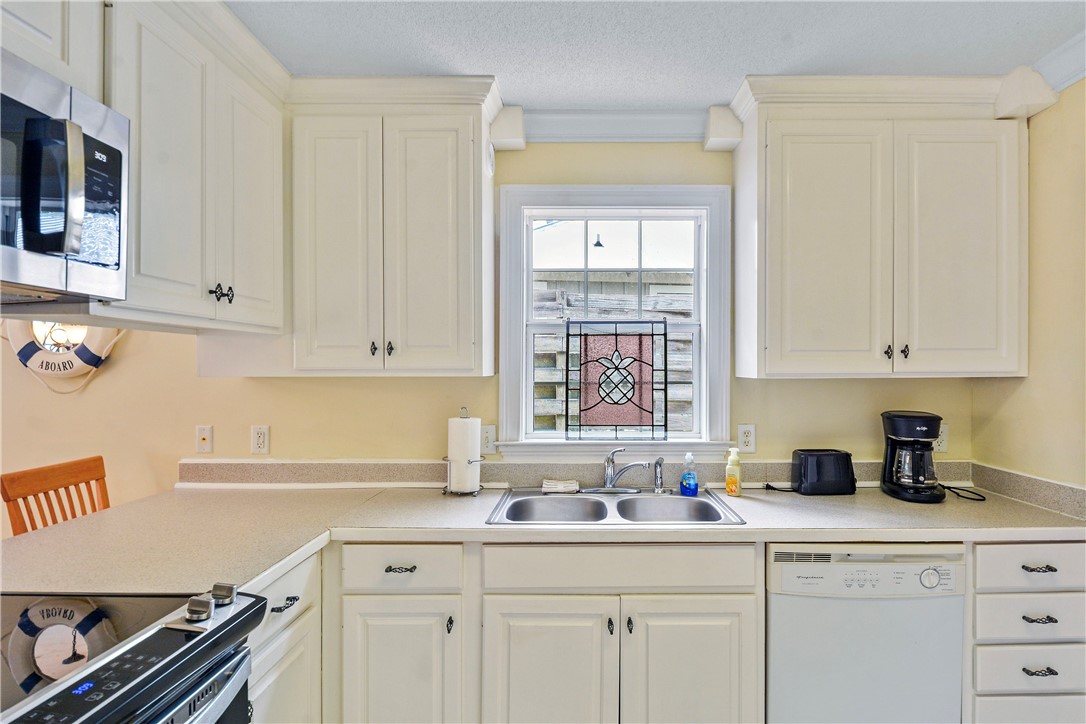 162 Toluca Lane St. Simons Island, GA 31522 - Photo 10 of 26 Kitchen