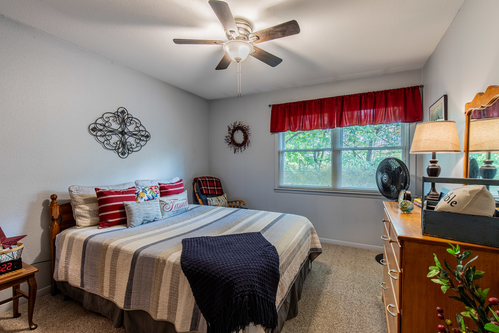 2555 Ridgefield Road Princeton, IL 61356 - Photo 22 of 50 a bedroom with a bed and a large window