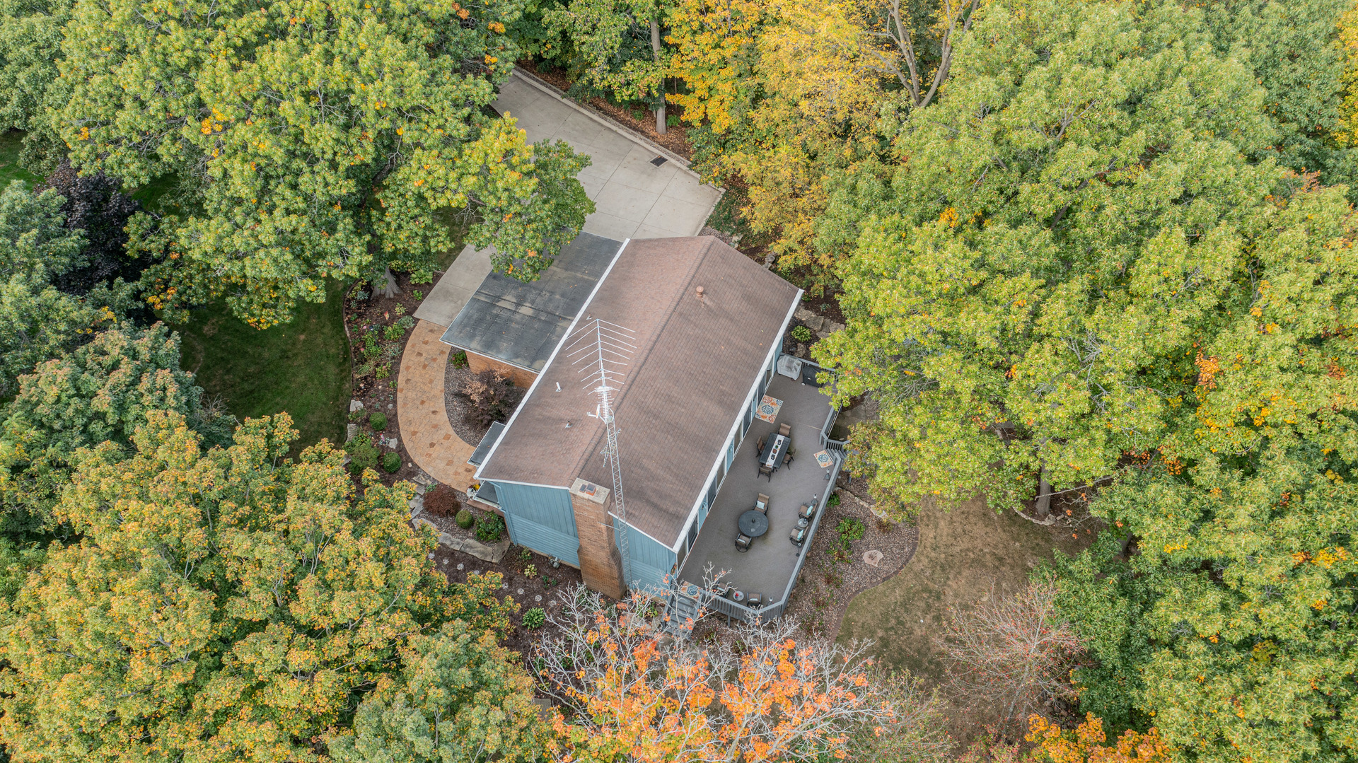 2555 Ridgefield Road Princeton, IL 61356 - Photo 4 of 50 a view of a house with a yard