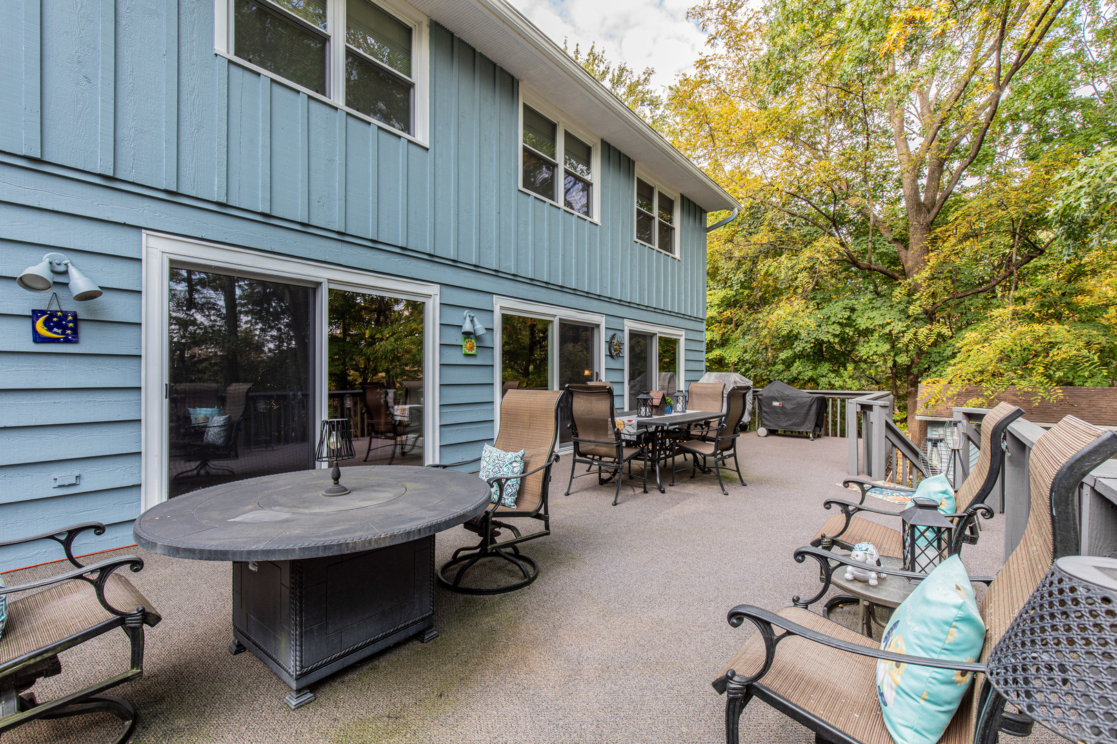 2555 Ridgefield Road Princeton, IL 61356 - Photo 45 of 50 a view of backyard with outdoor seating and plants