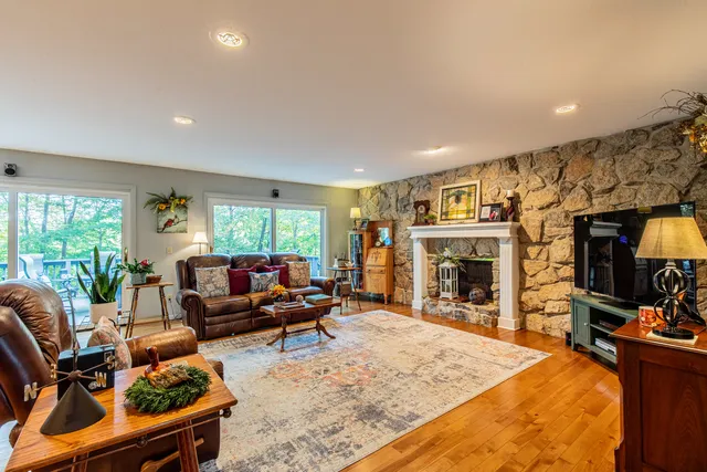 $425,000 | 2555 Ridgefield Road, Princeton, IL 61356