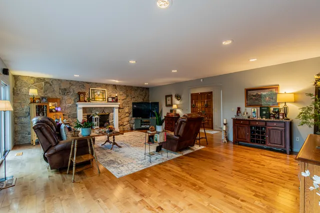 $425,000 | 2555 Ridgefield Road, Princeton, IL 61356