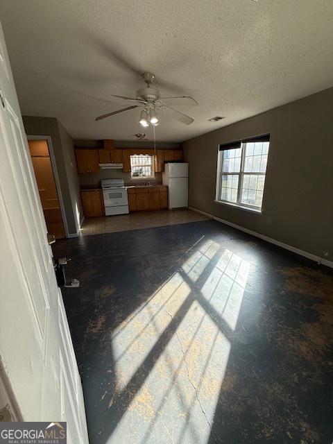 806 East Church Street Fort Valley, GA 31030 - Photo 3 of 4 a view of an empty room and window