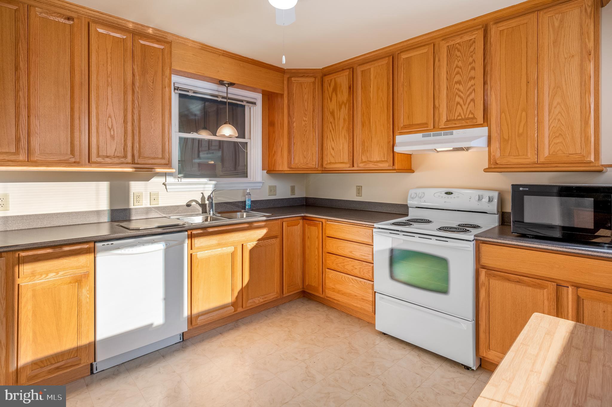 9 East Dale Road Wilmington, DE 19810 - Photo 11 of 31 Kitchen