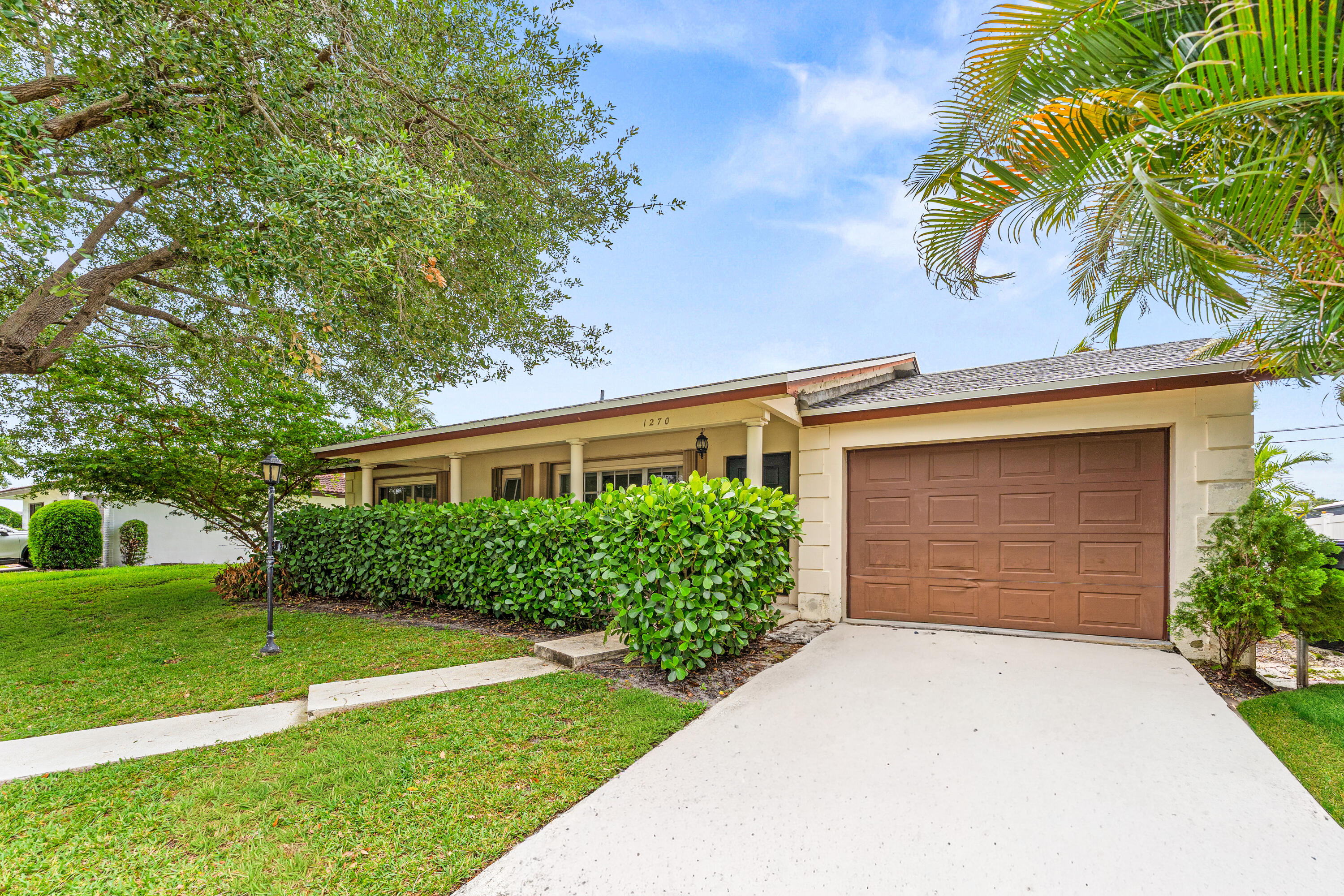 1270 Southwest 8th Street Boca Raton, FL 33486 - Photo 3 of 27 003-1270Southwest8thStreet-BocaRaton-FL-