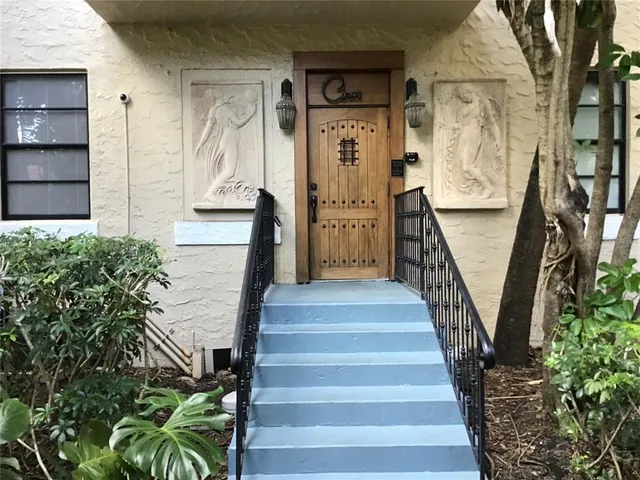 a view of a multi story building