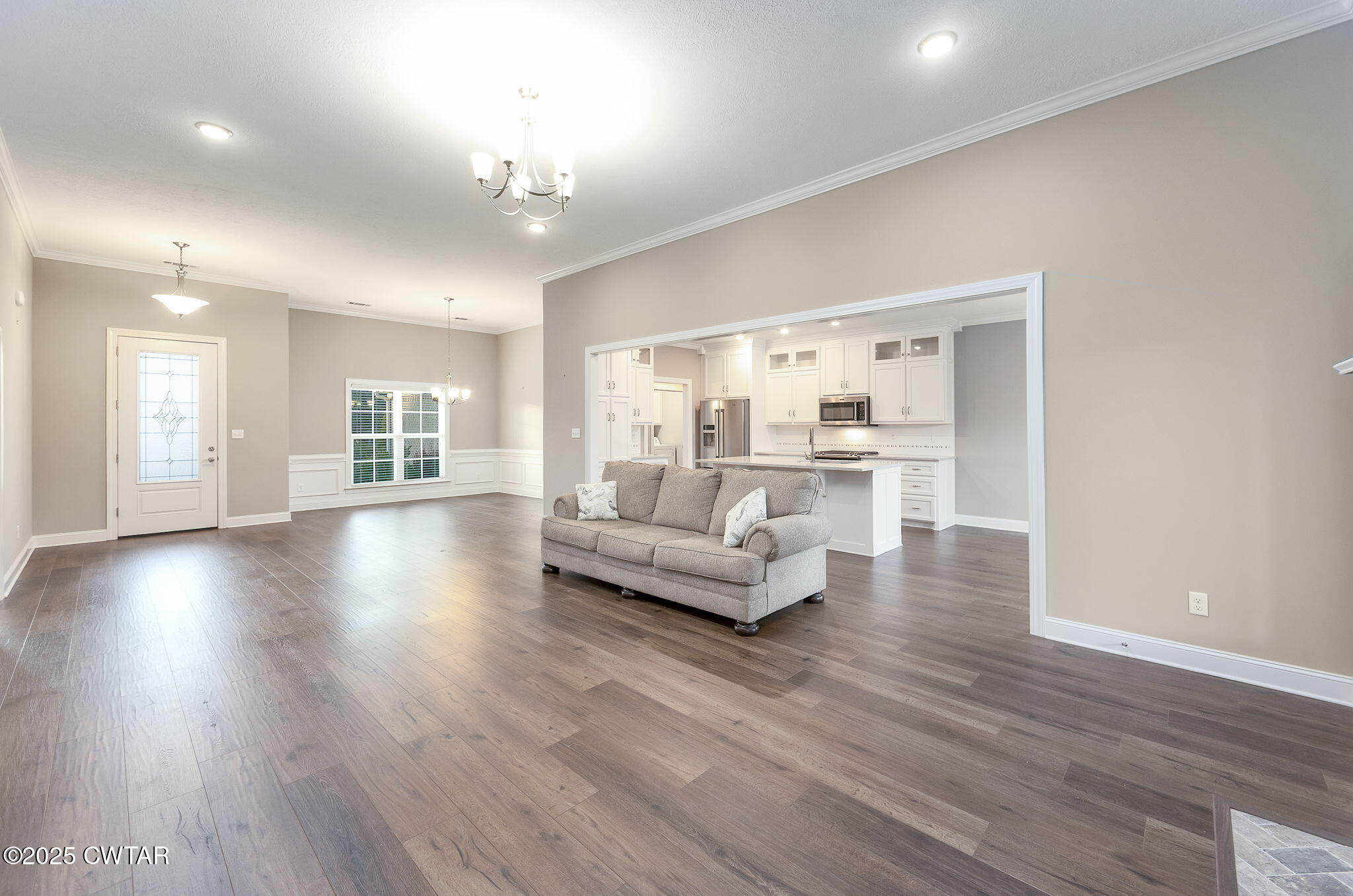 92 Samuel Drive Jackson, TN 38305 - Photo 4 of 23 a living room with furniture and a large window