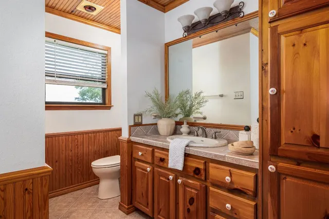 $1,100,000 | 800 County Road 458, Coupland, TX 78615