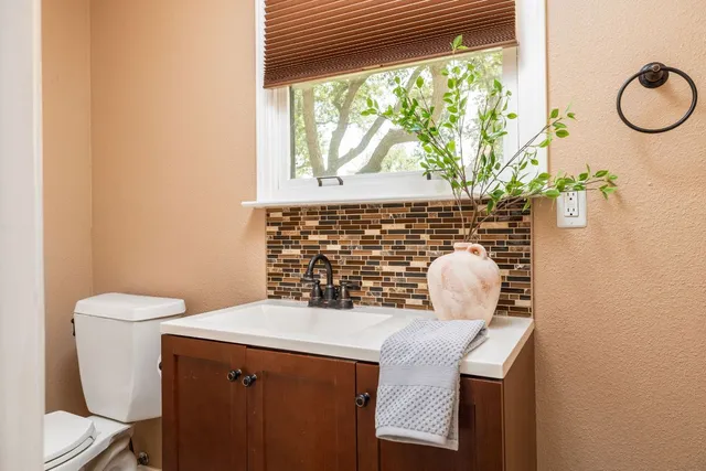 $1,100,000 | 800 County Road 458, Coupland, TX 78615