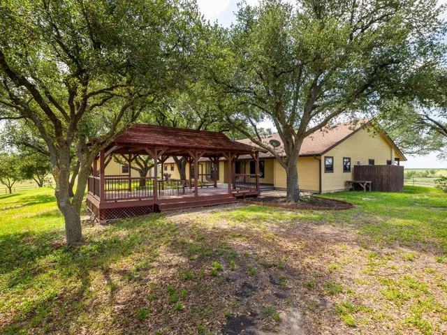 $1,100,000 | 800 County Road 458, Coupland, TX 78615
