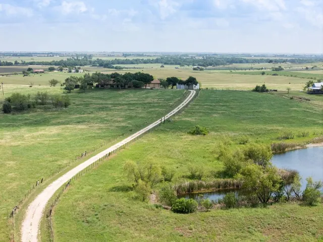 $1,100,000 | 800 County Road 458, Coupland, TX 78615