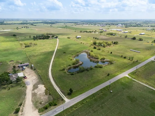 $1,100,000 | 800 County Road 458, Coupland, TX 78615