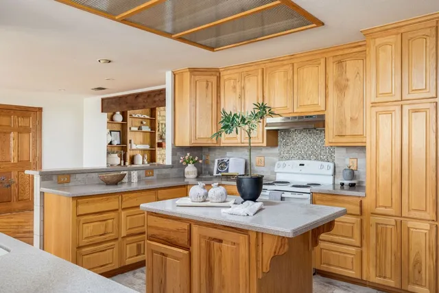 $1,100,000 | 800 County Road 458, Coupland, TX 78615