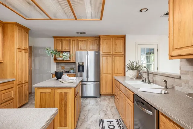 $1,100,000 | 800 County Road 458, Coupland, TX 78615