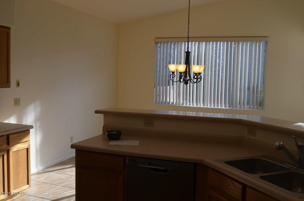 11240 North Sawtooth Road Oro Valley, AZ 85737 - Photo 6 of 44