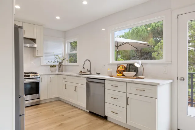 $925,000 | 8040 Crest, Oakland, CA 94605