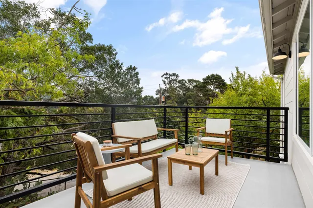 $925,000 | 8040 Crest, Oakland, CA 94605