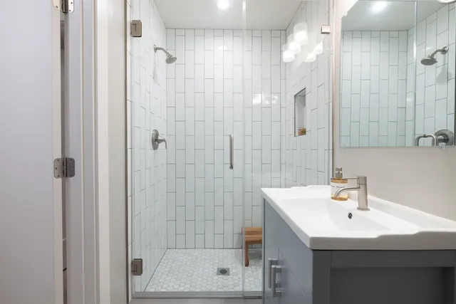 $925,000 | 8040 Crest, Oakland, CA 94605