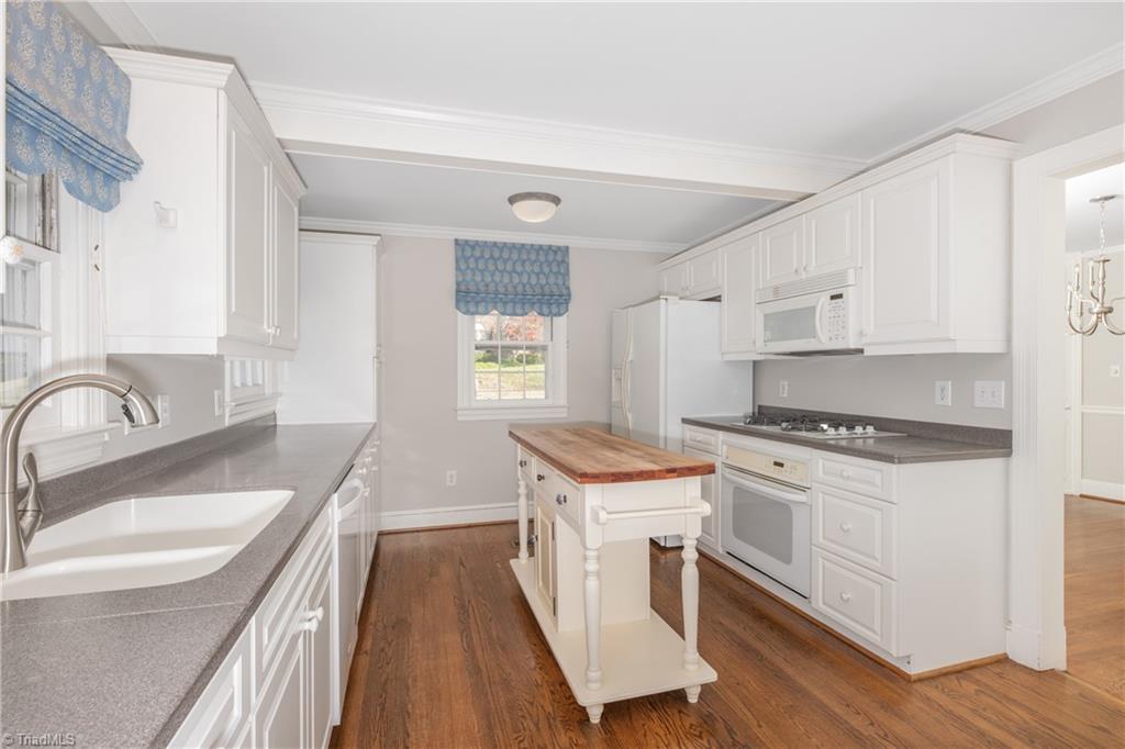 713 Dover Road Greensboro, NC 27408 - Photo 9 of 46 Gallery Image 9