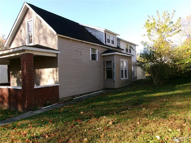 $15,000 | 317 South 5th Street, Greenville, IL 62246