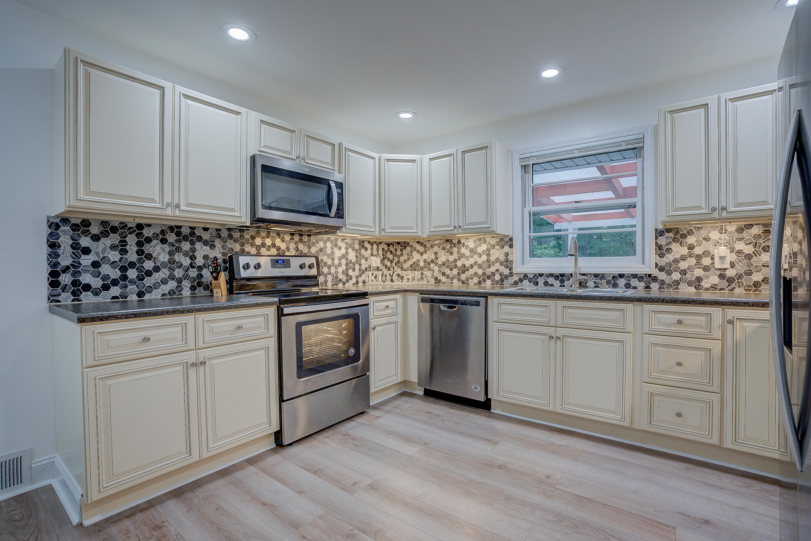 229 Sunrise Road Rocky Mount, VA 24151 - Photo 4 of 35 252
