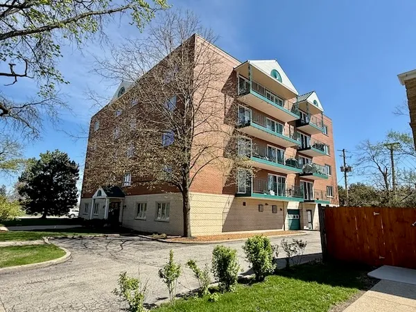 $398,000 | 6800 North Harlem Avenue, Unit 504, Chicago, IL 60631