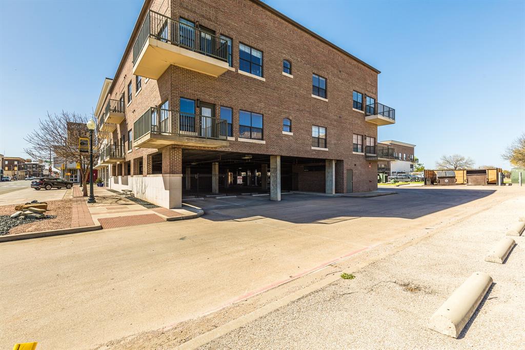 330 Austin Avenue, Unit 303 Waco, TX 76701 - Photo 13 of 14