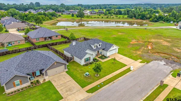 $375,000 | 429 Laura Lane, Chandler, TX 75758