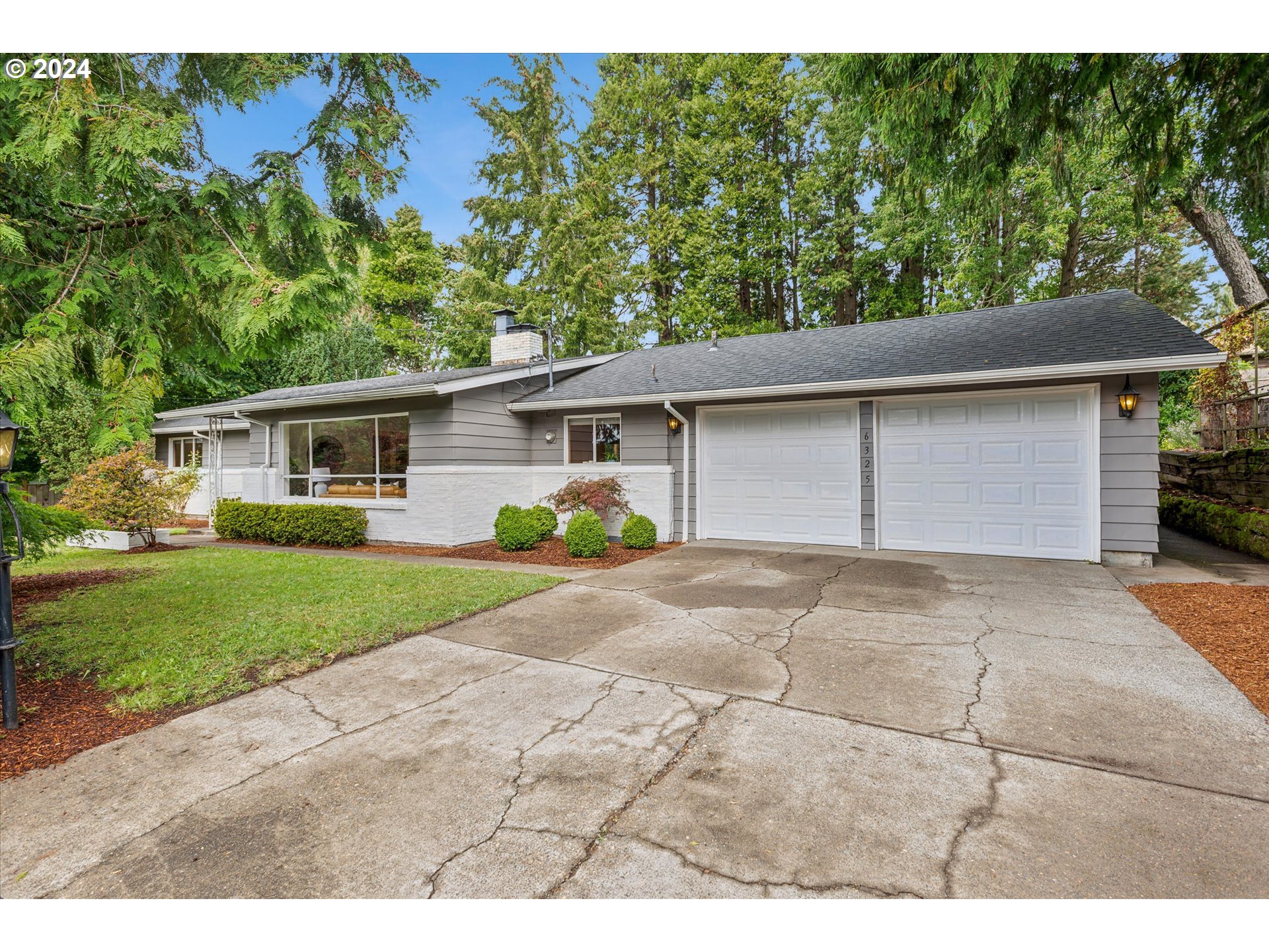 6325 Southwest Alfred Street Portland, OR 97219 - Photo 2 of 39 Exterior
