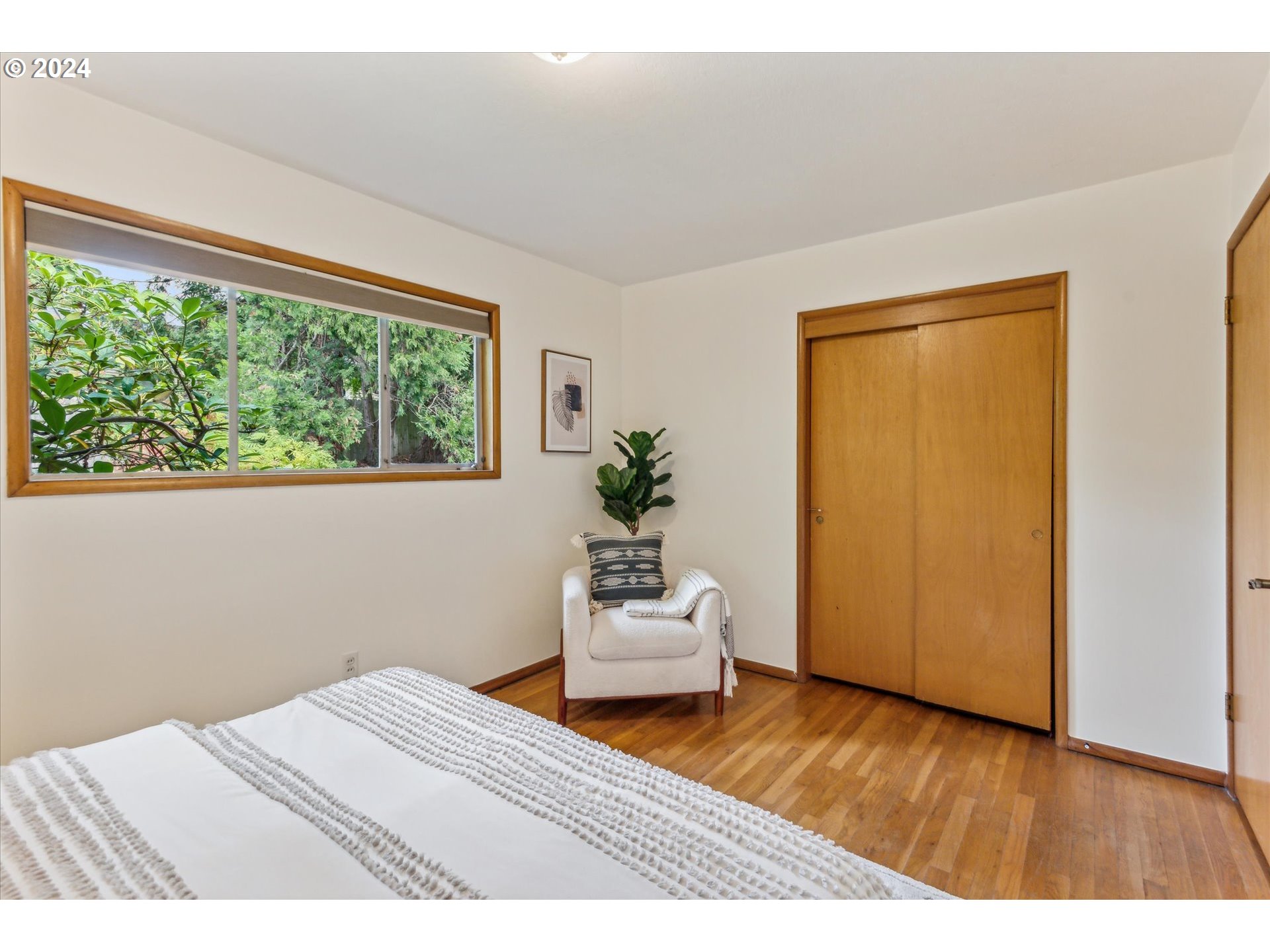 6325 Southwest Alfred Street Portland, OR 97219 - Photo 23 of 39 Primary Bedroom