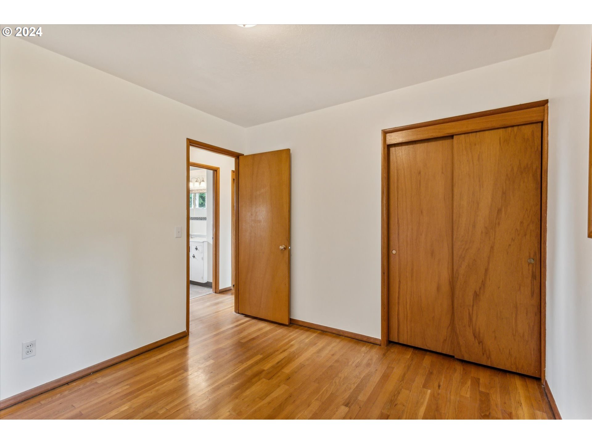 6325 Southwest Alfred Street Portland, OR 97219 - Photo 29 of 39 Bedroom