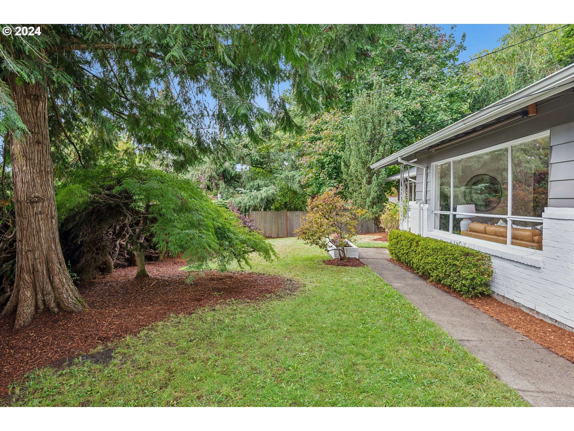 6325 Southwest Alfred Street Portland, OR 97219 - Photo 3 of 39 Front Yard
