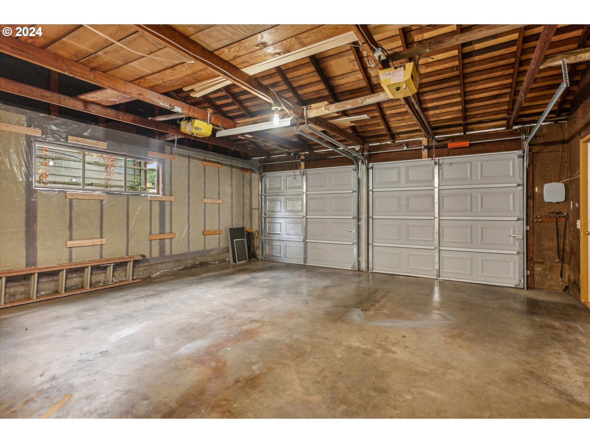 6325 Southwest Alfred Street Portland, OR 97219 - Photo 38 of 39 Garage