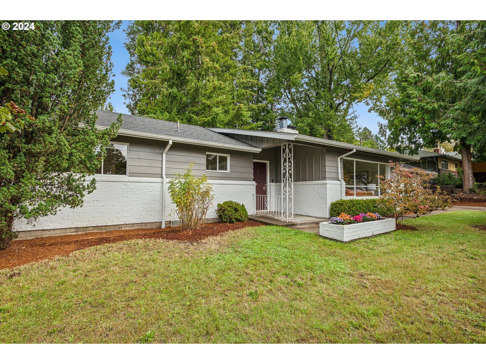 6325 Southwest Alfred Street Portland, OR 97219 - Photo 5 of 39 Front Yard