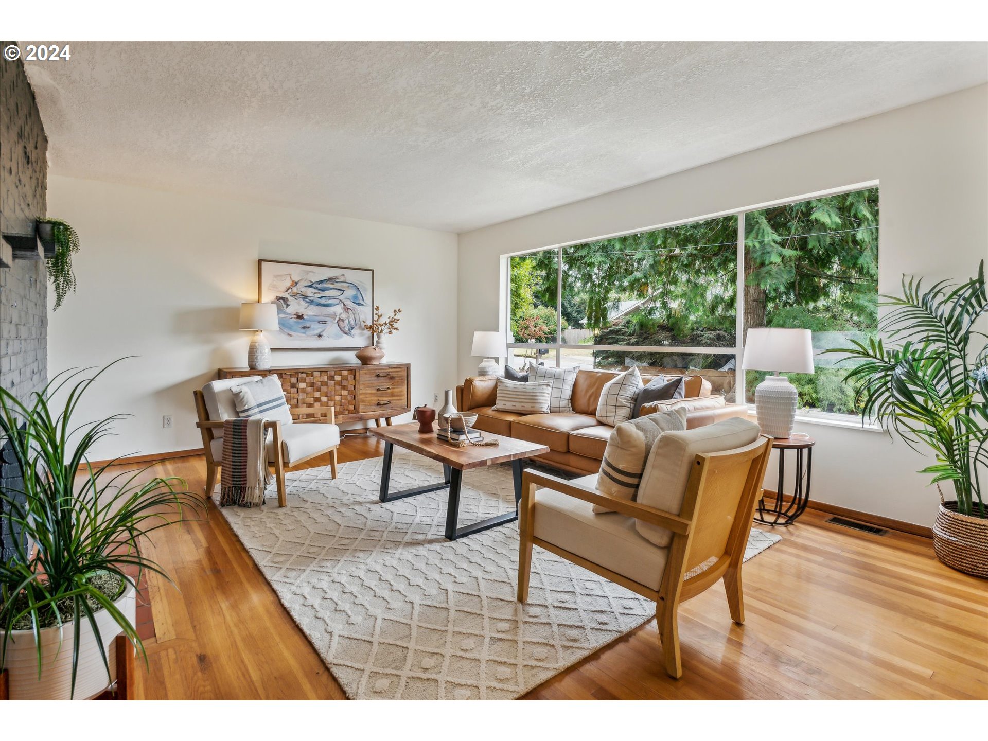 6325 Southwest Alfred Street Portland, OR 97219 - Photo 9 of 39 Living Room