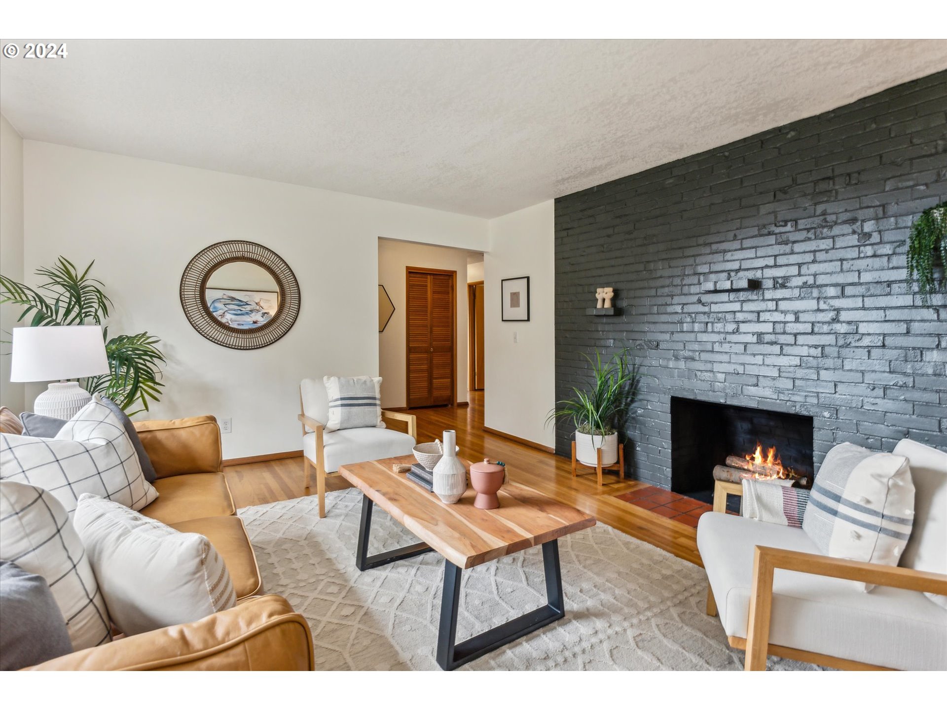 6325 Southwest Alfred Street Portland, OR 97219 - Photo 10 of 39 Living Room