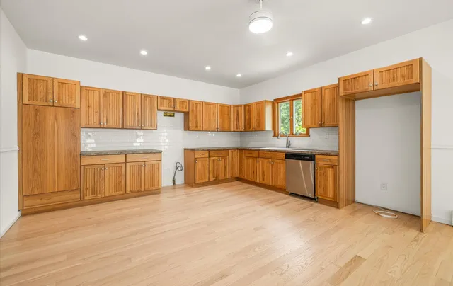 $1,399,999 | 8 Maple Street, Glenwood Landing, NY 11547