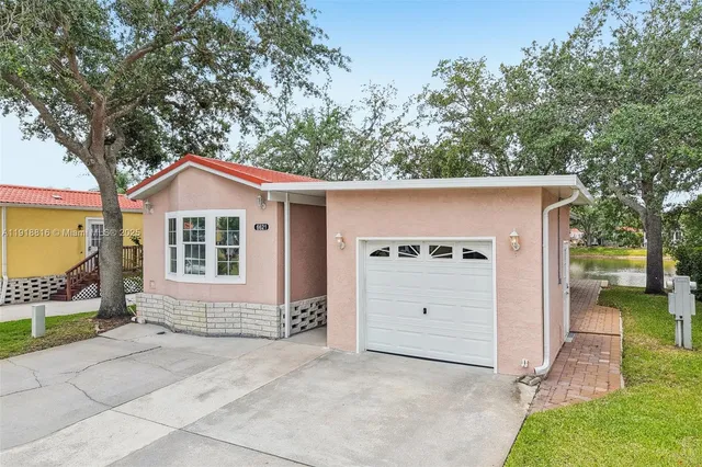 $1,600 | 6621 La Mesa Road, Land O Lakes, FL 34637