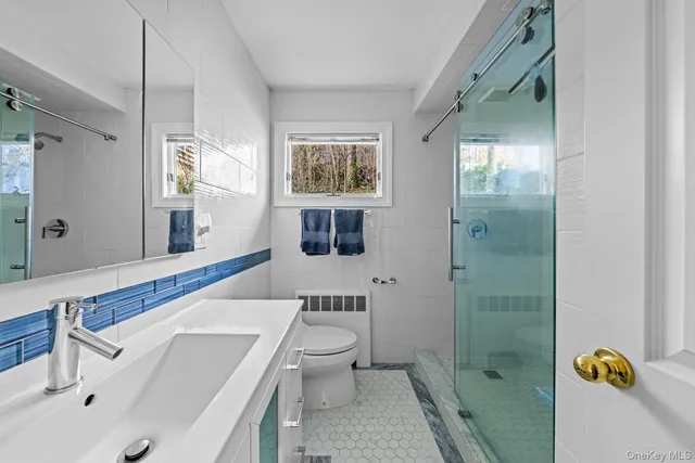 $950,000 | 137 Cove Road, Huntington, NY 11743